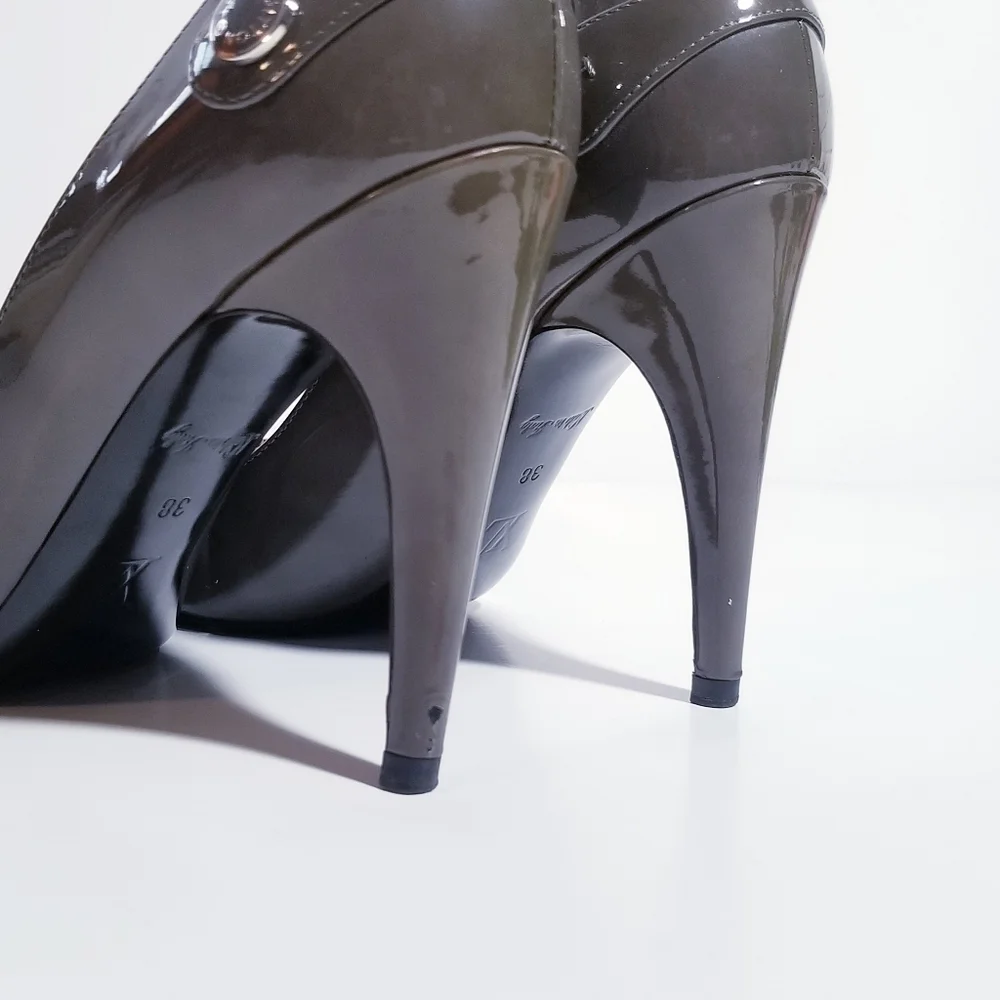 LOUIS VUITTON Sloane Patent Leather Cement Gray High Heel Pumps 38 8